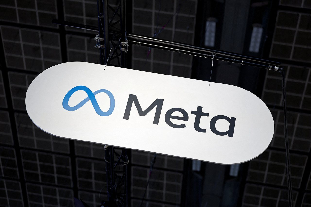 苹果AI高管跳槽Meta引发人才争夺战苹果AI模型负责人跳槽Meta,超2亿美元,AI人才争夺战再掀高潮