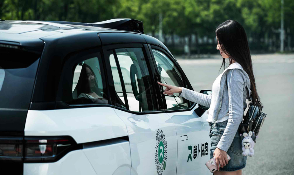 Robotaxi 千亿美金赛道开卷：萝卜快跑 × Uber 用数千台车打出“规模即护城河”王炸